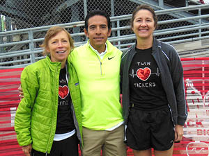 Leo Manzano with Rebecca Trahan (left) and Lisa Hulick, the 